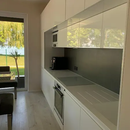 Apartment F5 *